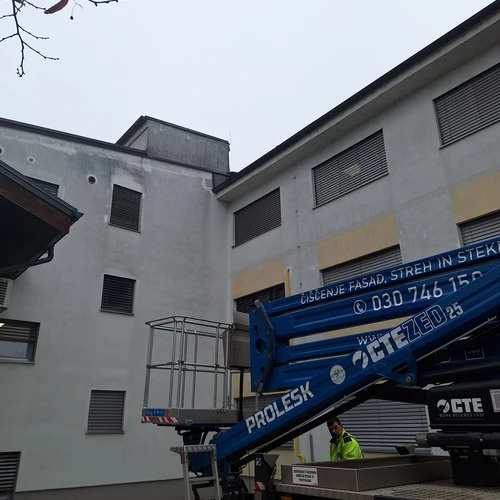 Čiščenje fasade – naložba v zdravje, trajnost in zaščito objekta