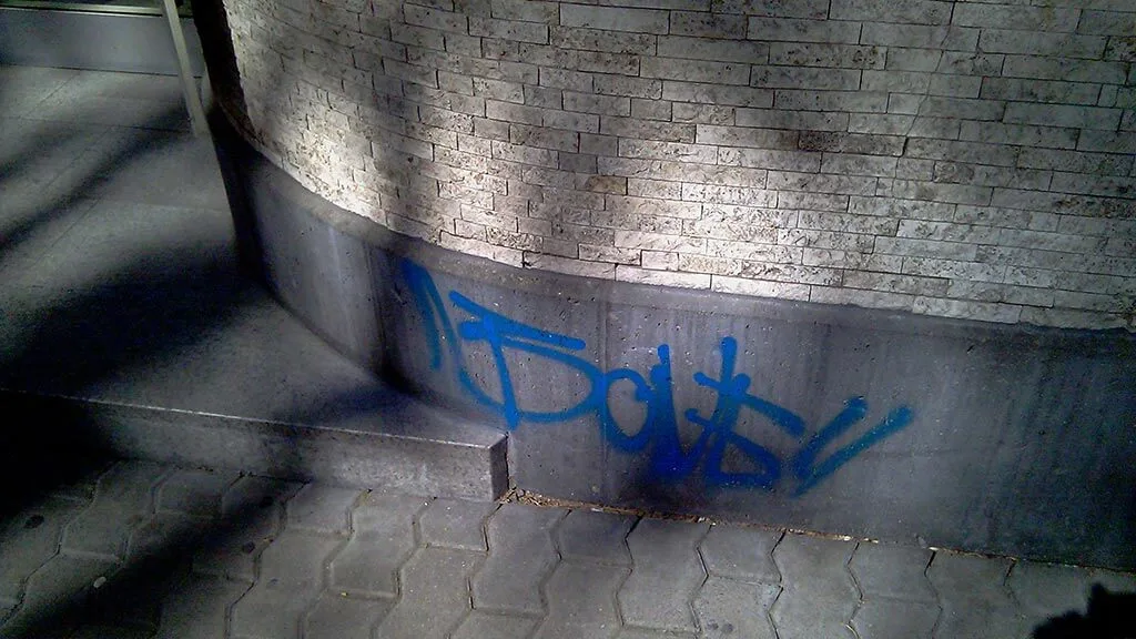 grafit na stavbi